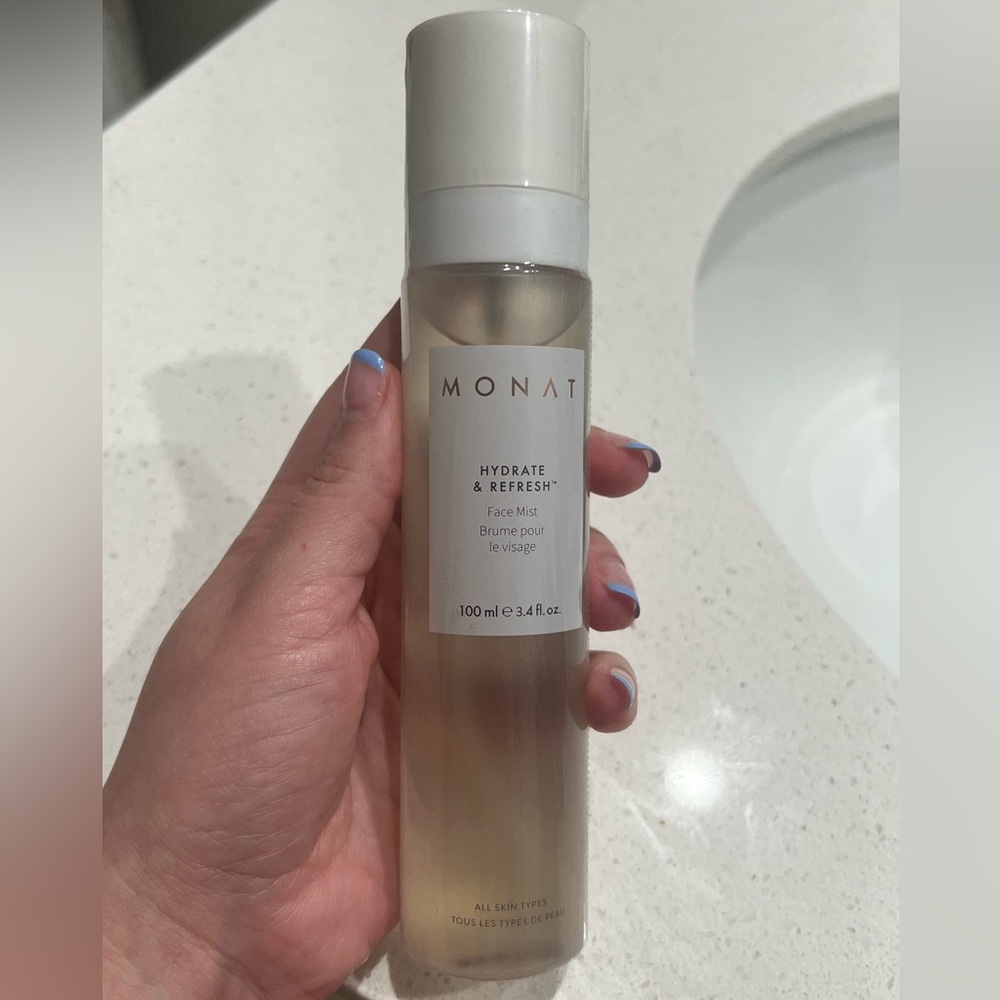 Monat Hydrate and Refresh mist